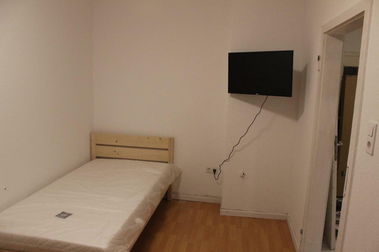 Zimmer Sucht Bewohner Duisburg Buitenkant foto