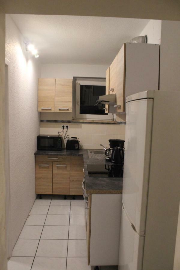 Zimmer Sucht Bewohner Duisburg Buitenkant foto